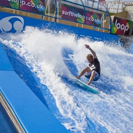 Skylark Sleeps 8 Private Hot Tub & Dogs Welcome Nr Padstow, Resort Pool Bar & Watersports St Columb Major Exterior photo