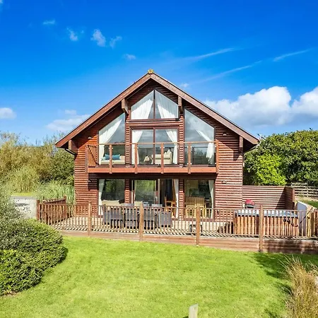 Skylark Sleeps 8 Private Hot Tub & Dogs Welcome Nr Padstow, Resort Pool Bar & Watersports St Columb Major Exterior photo