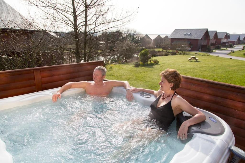 Holiday home Skylark Sleeps 8 Private Hot Tub & Dogs Welcome Nr Padstow, Pool Bar & Watersports St Columb Major