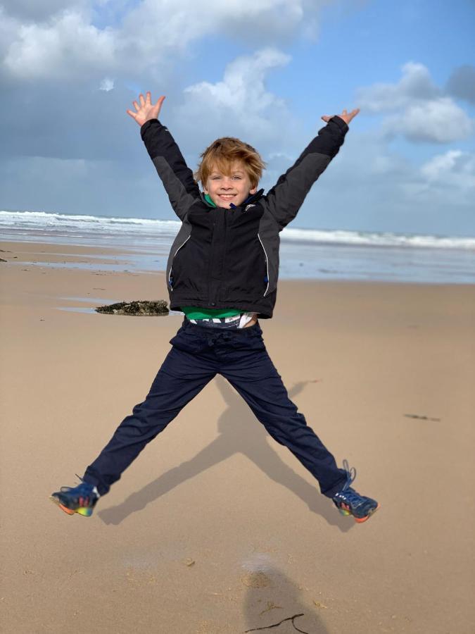 Skylark Sleeps 8 Private Hot Tub & Dogs Welcome Nr Padstow, Pool Bar & Watersports