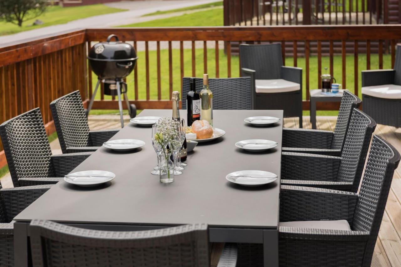 Skylark Sleeps 8 Private Hot Tub & Dogs Welcome Nr Padstow, Pool Bar & Watersports Holiday home St Columb Major