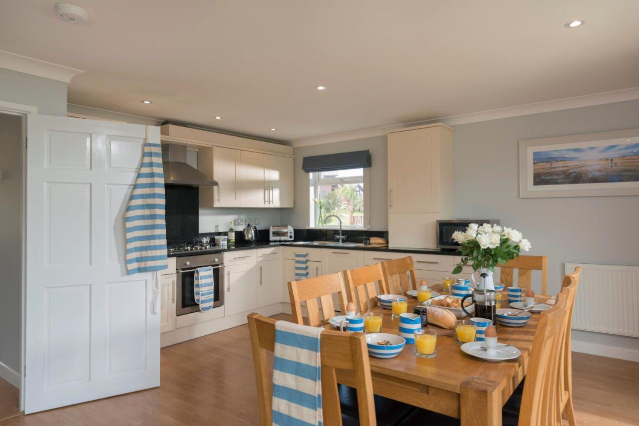 Holiday home Skylark Sleeps 8 Private Hot Tub & Dogs Welcome Nr Padstow, Pool Bar & Watersports St Columb Major