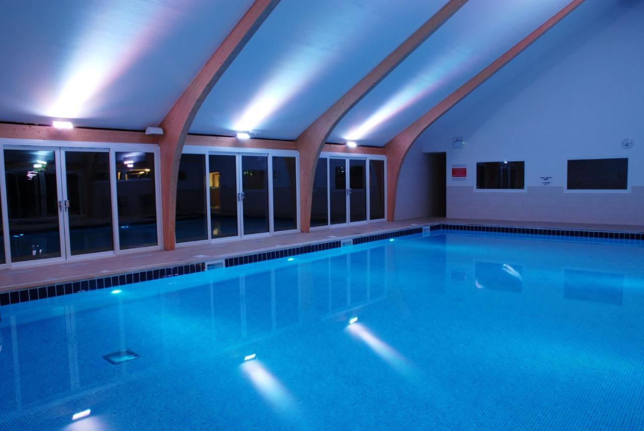 Skylark Sleeps 8 Private Hot Tub & Dogs Welcome Nr Padstow, Pool Bar & Watersports Holiday home