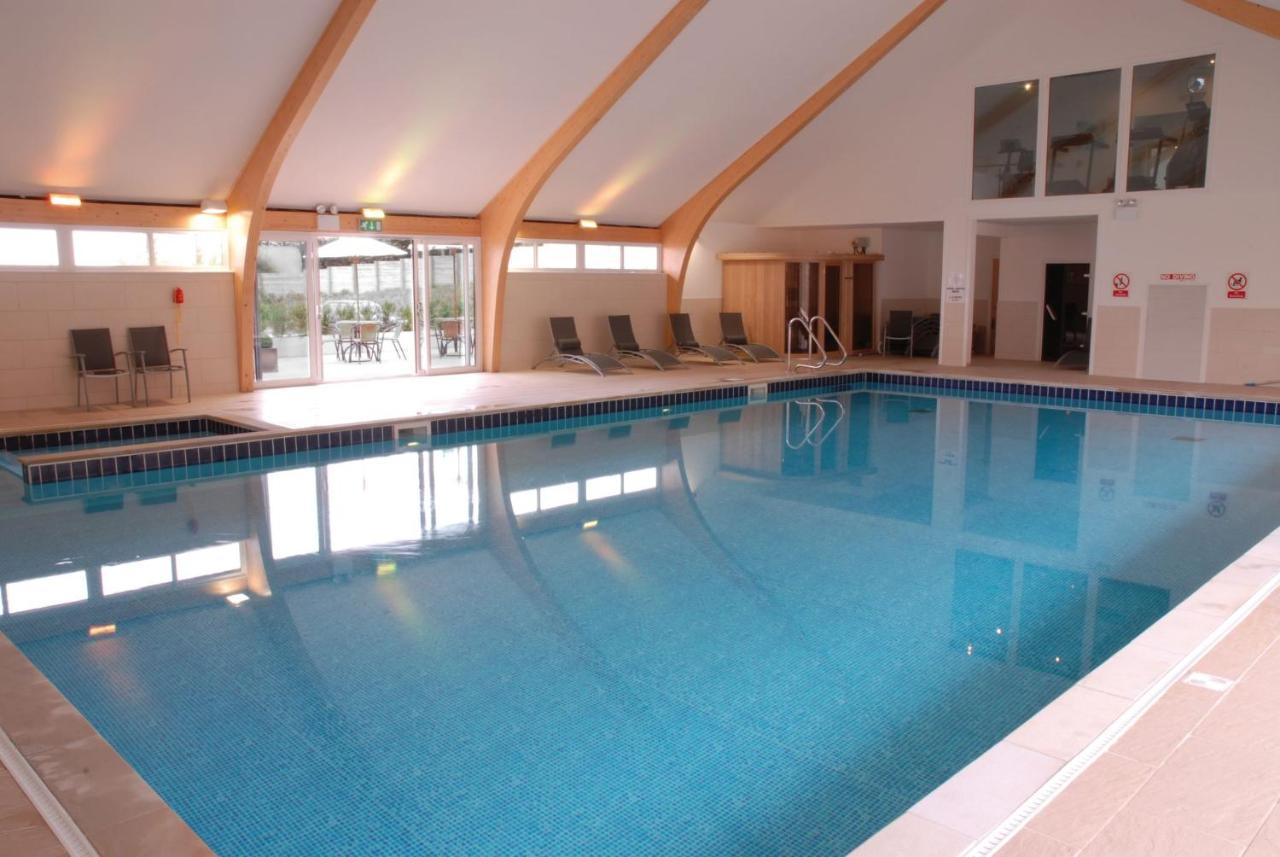 Skylark Sleeps 8 Private Hot Tub & Dogs Welcome Nr Padstow, Pool Bar & Watersports