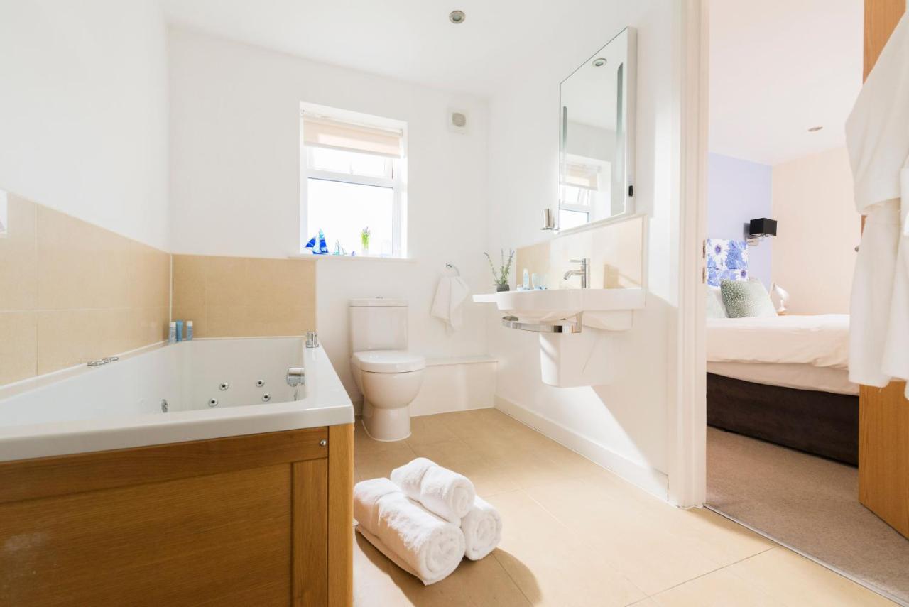Skylark Sleeps 8 Private Hot Tub & Dogs Welcome Nr Padstow, Pool Bar & Watersports St Columb Major